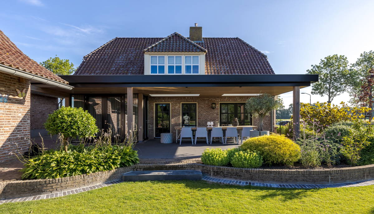 Veranda met lichtstraat in Oijen