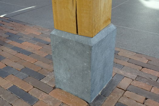 Hardhouten staanders, betonpoeren, sokkels of schroeffundering