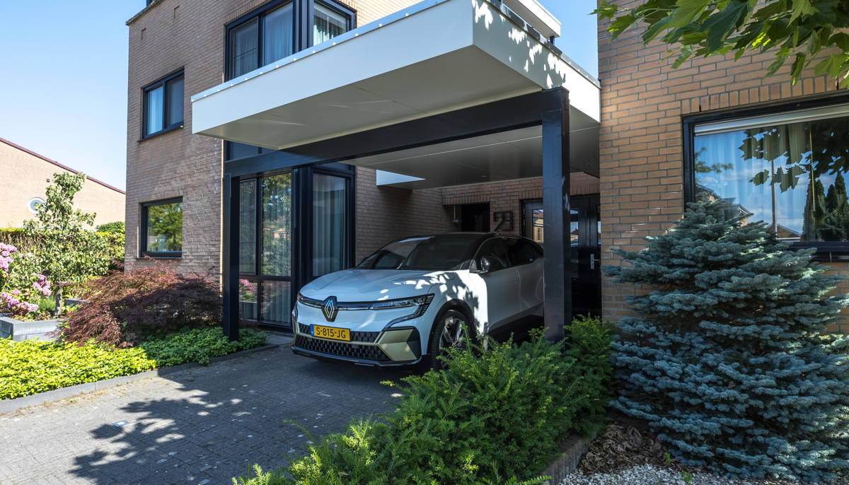 Luxe carport in Eindhoven