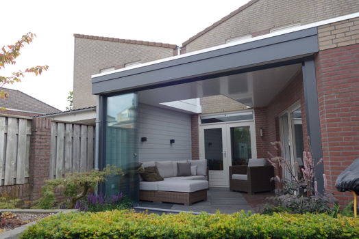 Een houten overkapping aan huis maken
