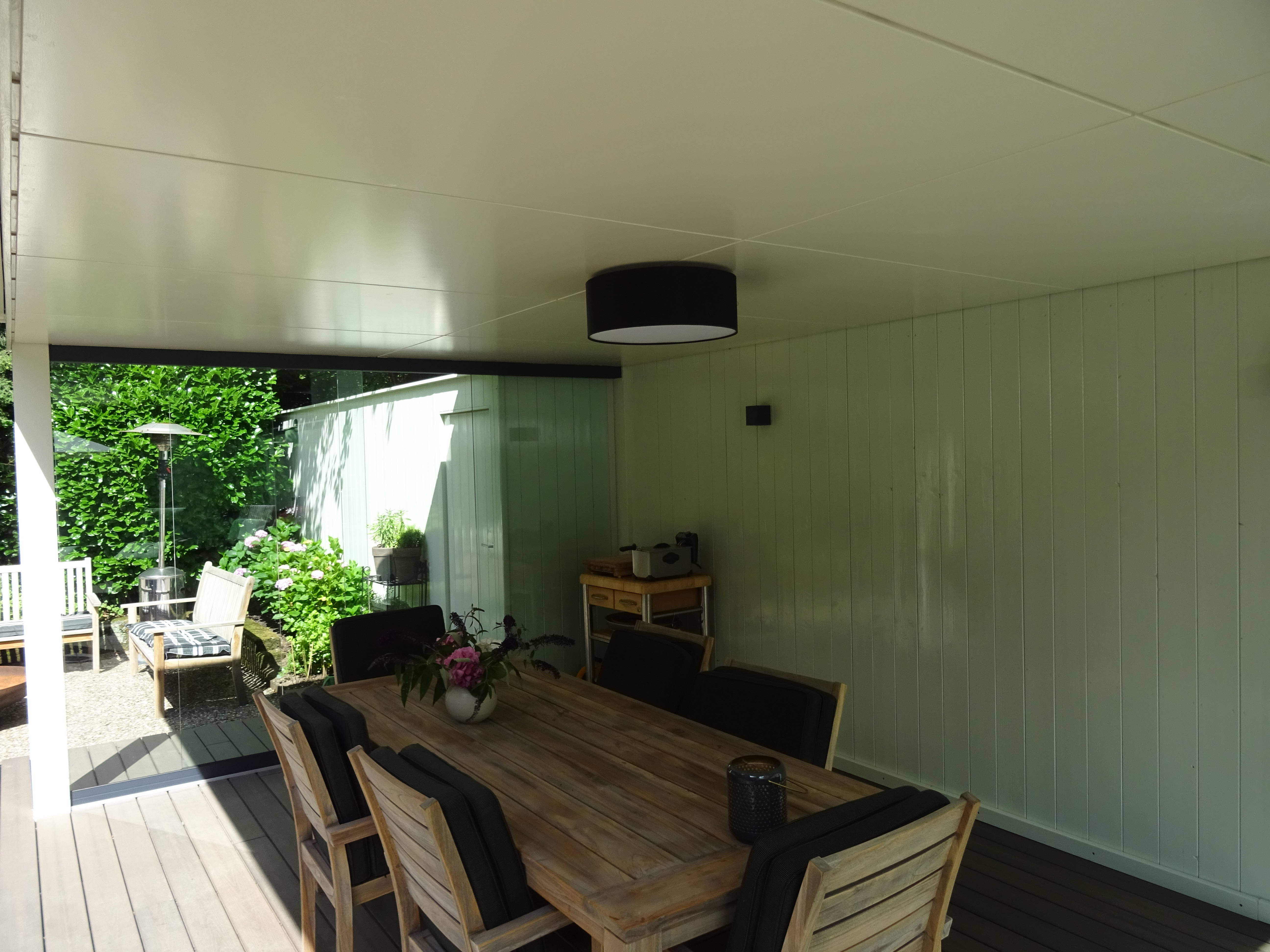 Witte overkapping in Oosterbeek - Van der Heijden